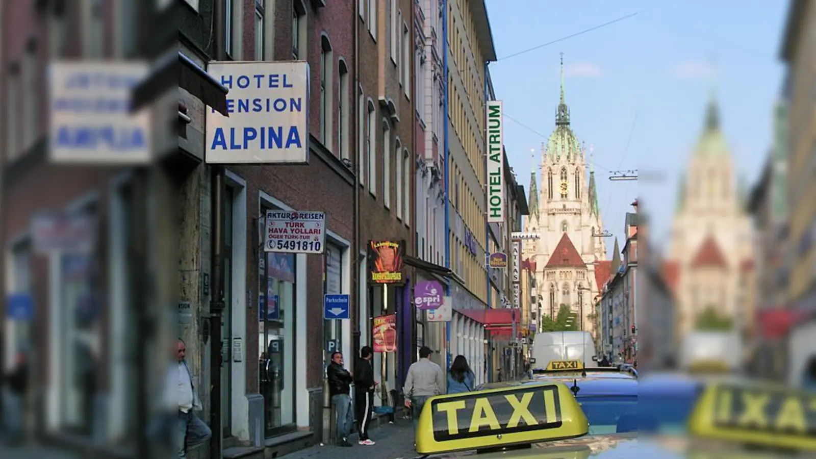 Luxushotel oder Notunterkunft: Viele Domizile gibt es bei der VHS-Führung zu sehen.  (Foto: VHS)