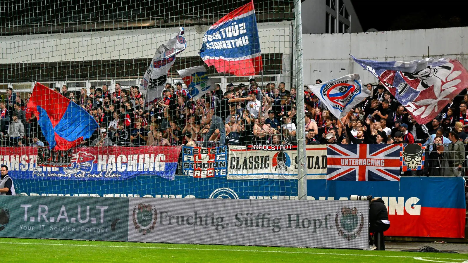 Zu einem großen Fanfest lädt die SpVgg Unterhaching am 26. Oktober ins Stadion ein. (Foto: Sven Leifer)