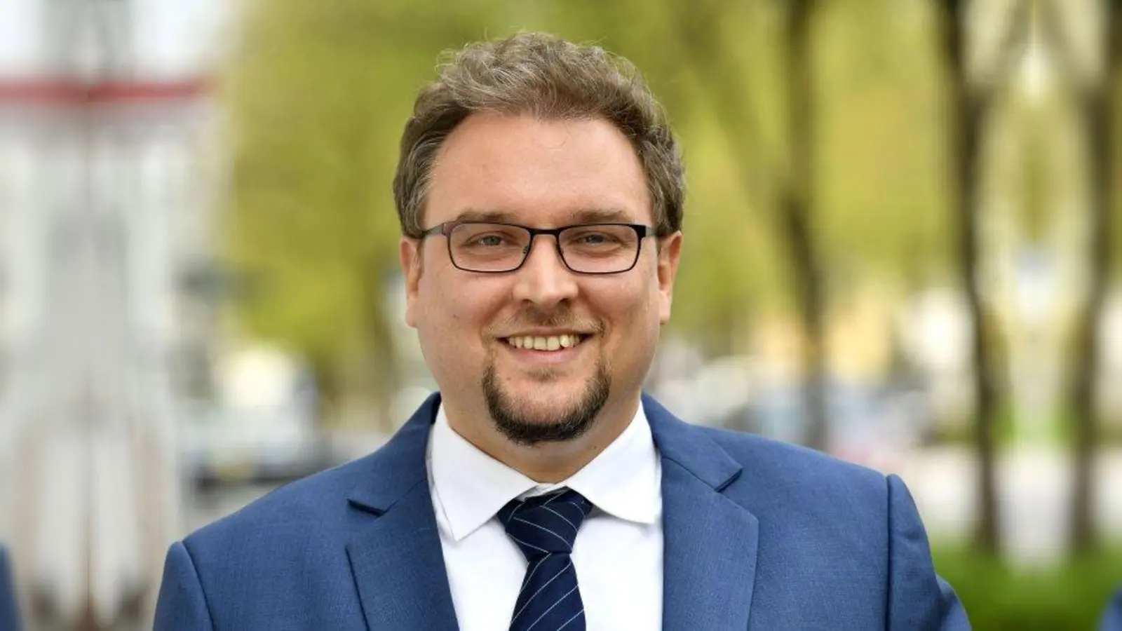 „Ob und in welcher Form eine Pflegezusatzversicherung geeignet ist, lässt sich nicht pauschal beantworten, das ist immer eine Frage des Einzelfalls”, sagt Sascha Straub von der Verbraucherzentrale Bayern. (Foto: Verbraucherzentrale)