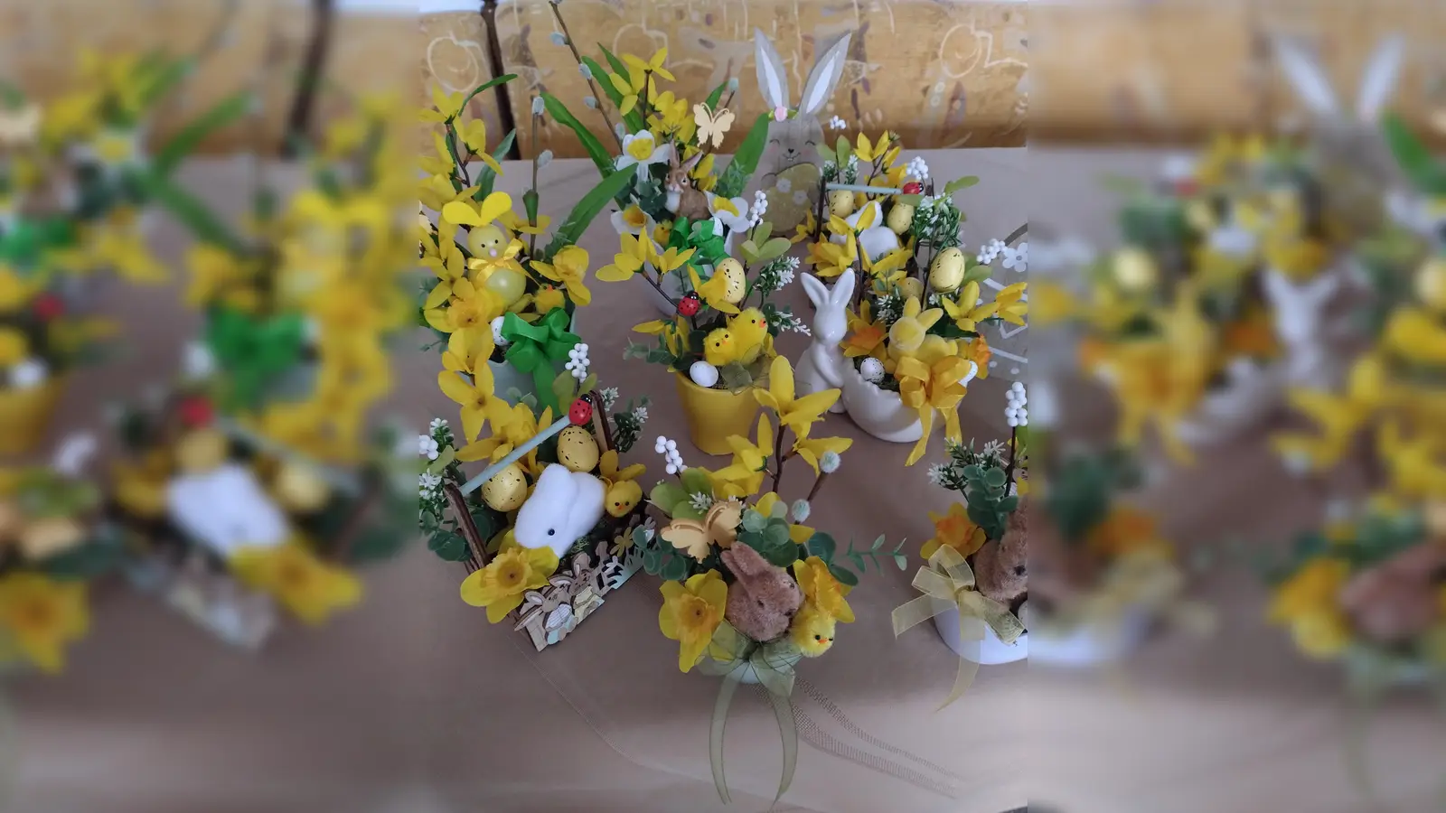 Auch diese reizenden Osterdekorationen warten auf dem Hobbykünstlermarkt auf Käufer.  (Foto: Marina Schmid)