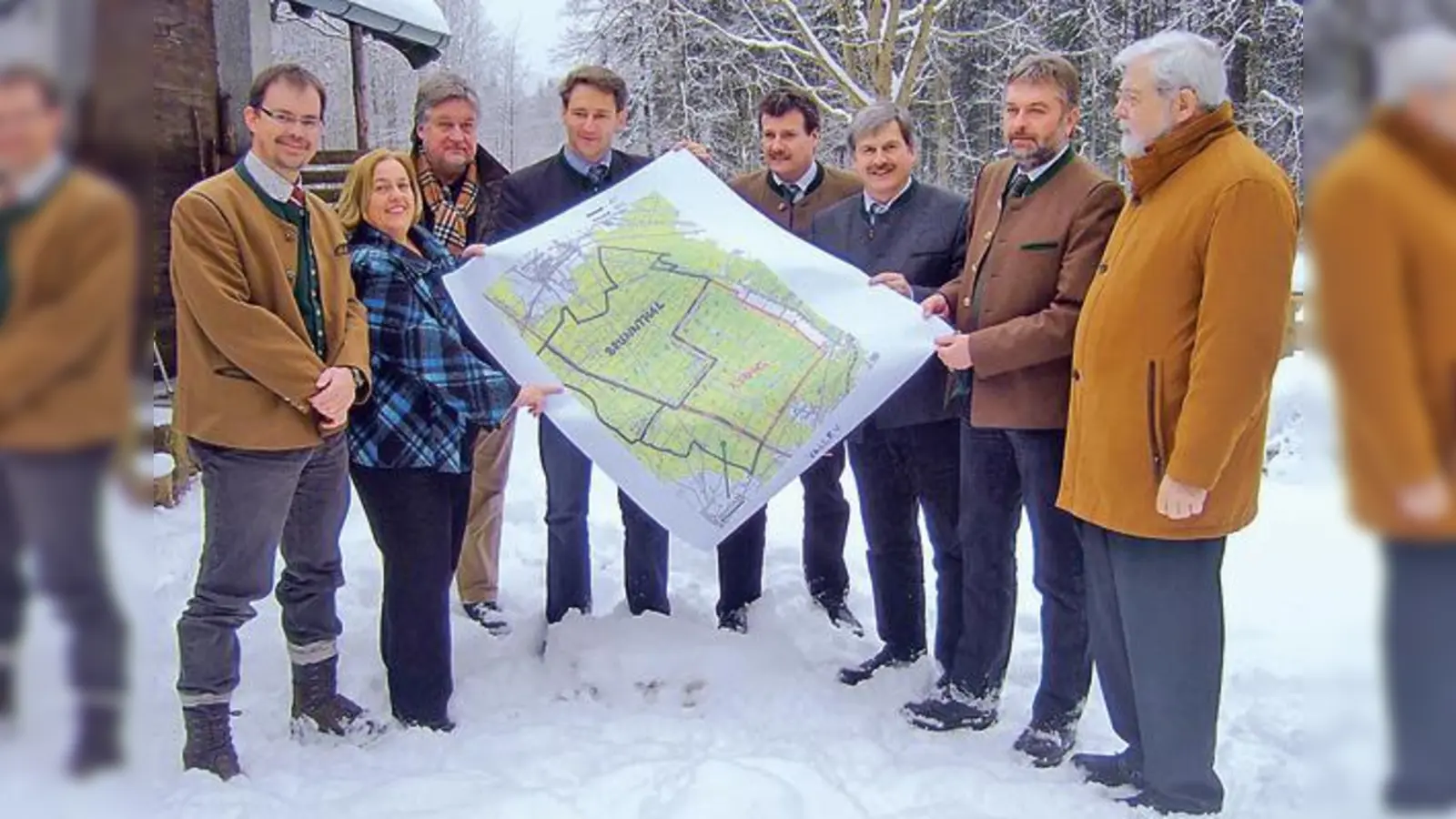 (v. l.) S. Pratsch (Forstbetriebsleiter), B. Bogner (Bgm. Sauerlach), H. Tränkner, St. Kern (Bgm. Brunnthal), A. Hallmannsecker (Bgm. Valley), H. Eichler (Bgm. Aying), J. Egelseder (Bgm. Otterfing) und B. Gruber. 	 (Foto: Pietsch)