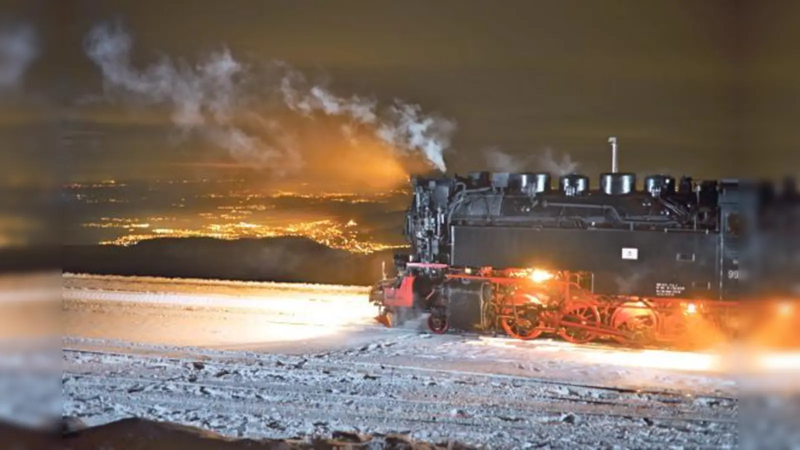 Ein Traum für Eisenbahn-Fans: die großformatigen Fotos im Heimstettner Miniland.	 (Foto: VA)