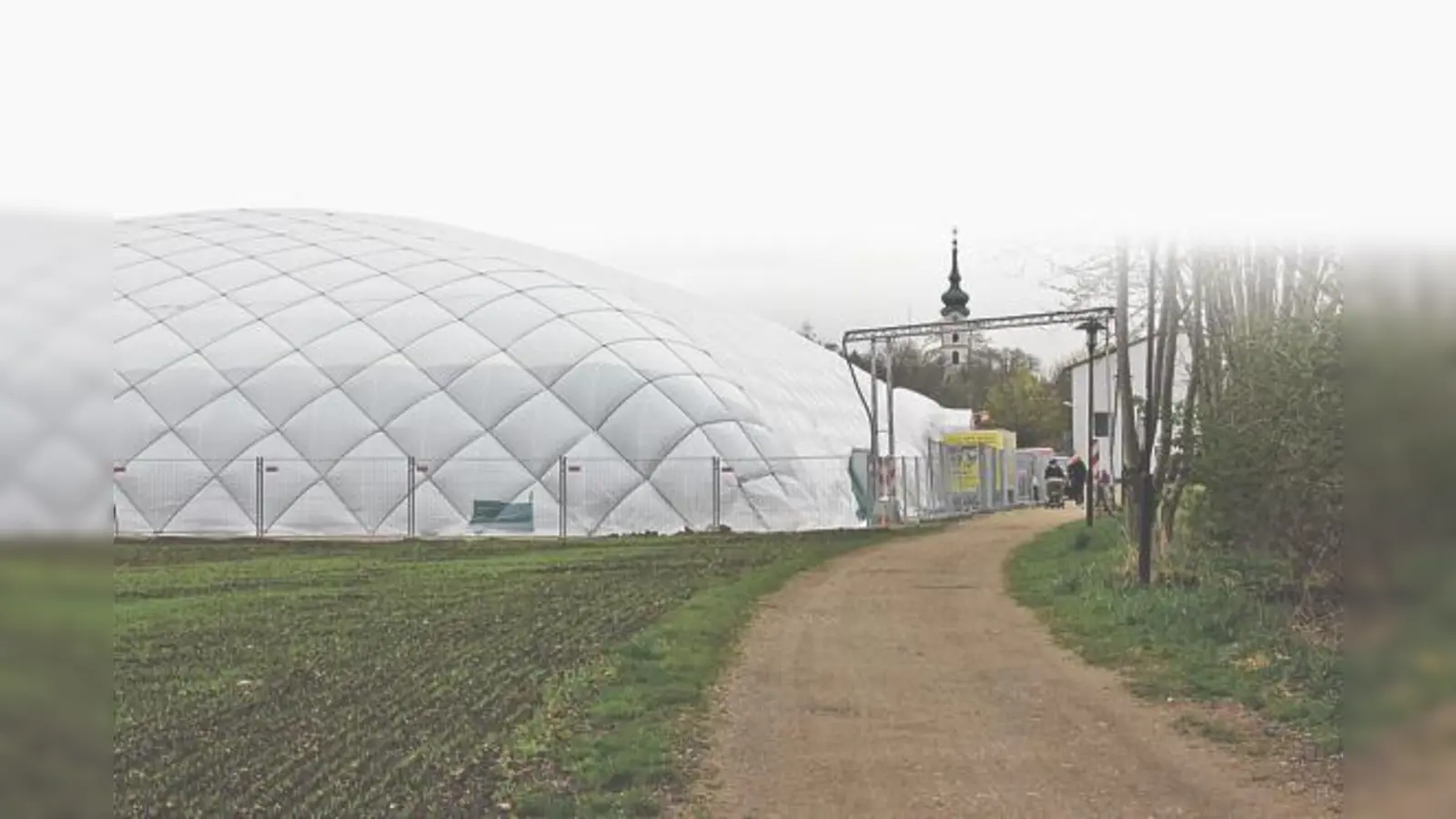 Am Sonntag, 10. April 2016, können sich die Bürger persönlich ein Bild von der Traglufthalle in Pliening machen.	 (Foto: sd)