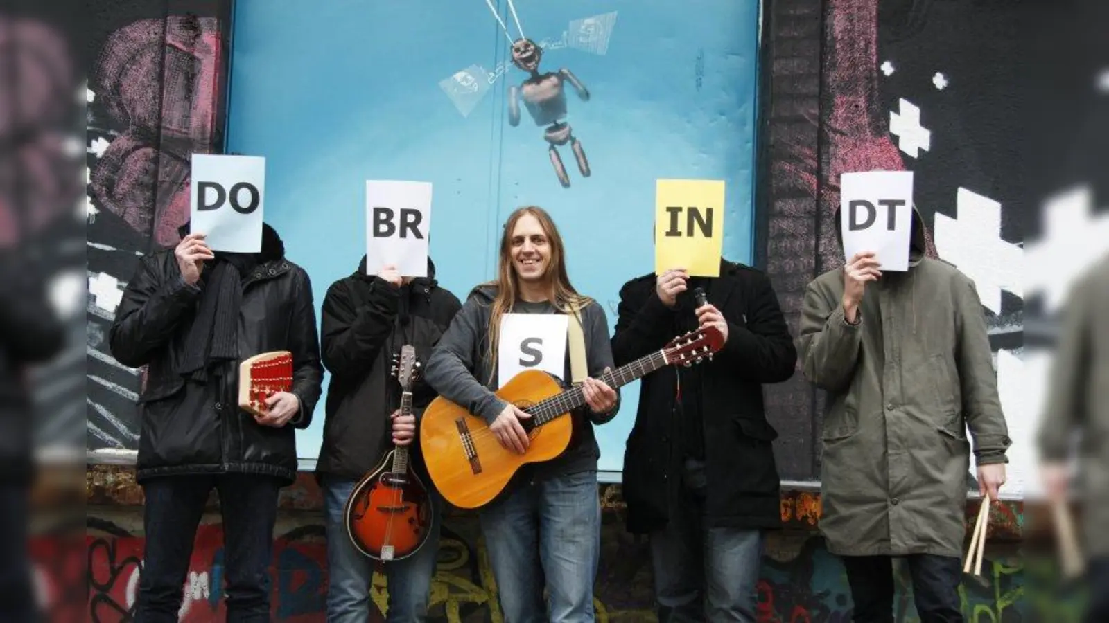Der „langhaarige Liederbombenleger” tritt am 13. Januar mit Band im Milla-Club auf. (Foto: pi)
