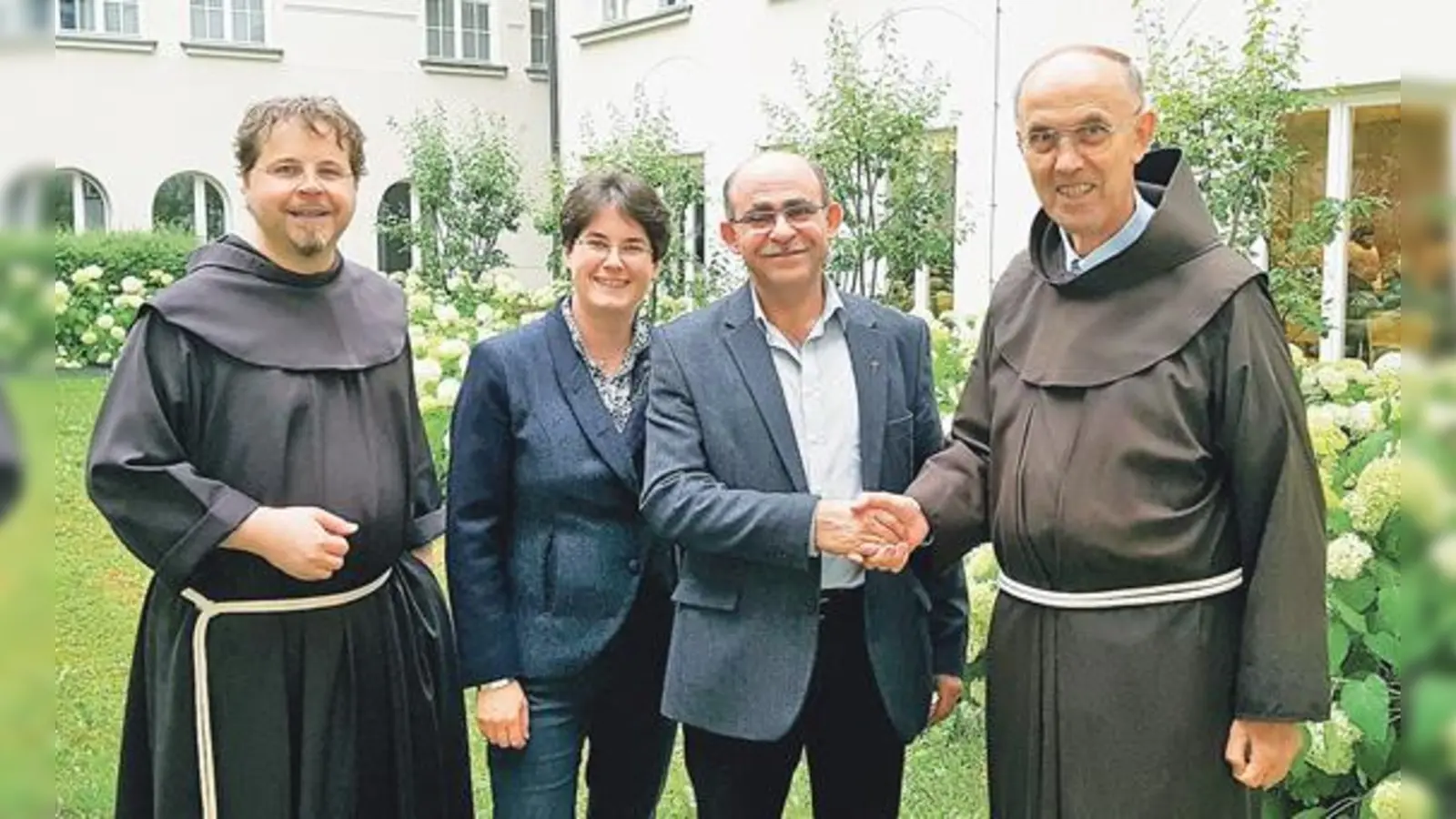 (v.l.n.r.): Bruder Natanael Ganter (Moderator); Organistin und Chorleiterin Dr. Angelika Tasler; Waleed Alsabbagh, Gemeindevorsteher der syr.-orth. Gemeinde München und Pater Werner Mertens, Heilig-Land Kommissar.  (Foto: Deutsche Franziskanerprovinz)