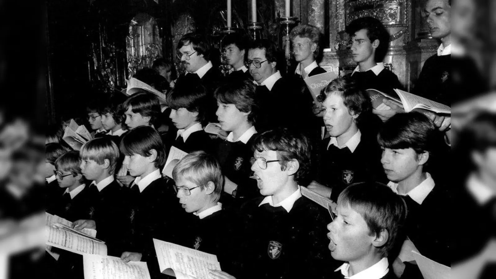 Auf diesem Chor-Foto aus der Mitte der 80er Jahre findet man Peter Cornelius Kreuz ganz rechts vorne. (Foto: privat)