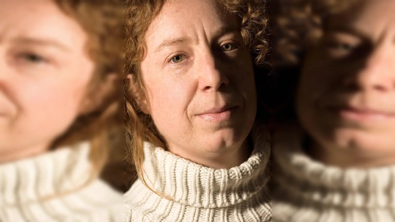 Karin Fellner, selbst Mitglied der Gruppe Reimfrei, moderiert das Sommerfest der Lyrikoase.  (Foto: Michael Memminger)