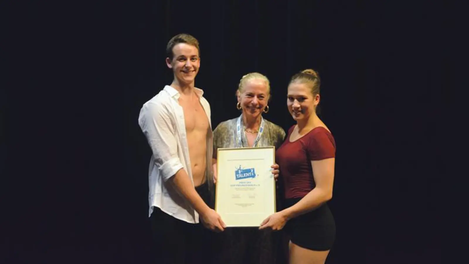 Ronja Suhling und Lukas Schwaiger von Movimento gewannen mit dem Sonderpreis vom GOP Freundeskreis e.V. einen Auftritt in einer GOP-Show.	 (Foto: Heike Krämer)