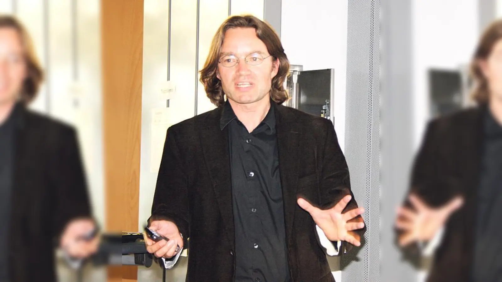 Ausreichend Licht versprach Architekt Florian Krieger den Bewohnern der Maikäfersiedlung auch nach dem zwölften Bauabschnitt im Viertel.	 (Foto: js)