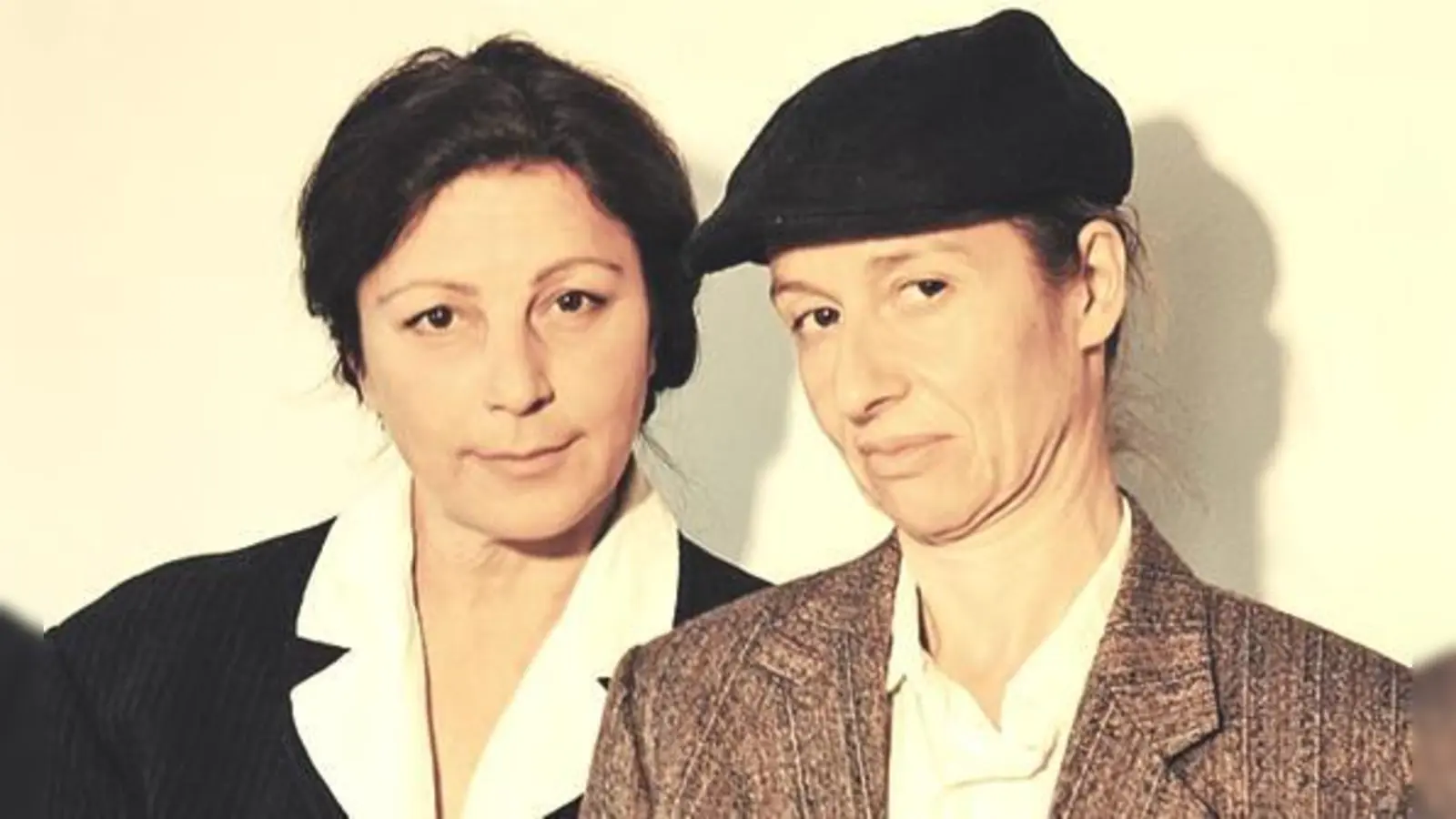 Bettina Redlich und Katharina Brenner als Liesl Karlstadt und Karl Valentin.	 (Foto: VA)