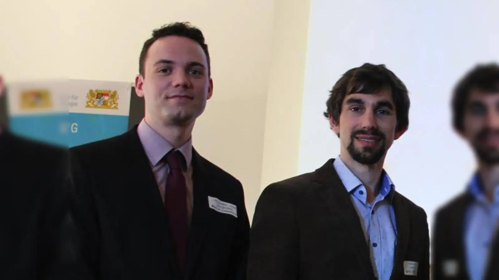 Zwei der Energiecoaches für sechs Kommunen im Landkreis Erding: Sebastian Wiggenhauser (links) und Martin Veh sollen  beraten und Möglichkeiten aufzeigen. 	 (Foto: bs)