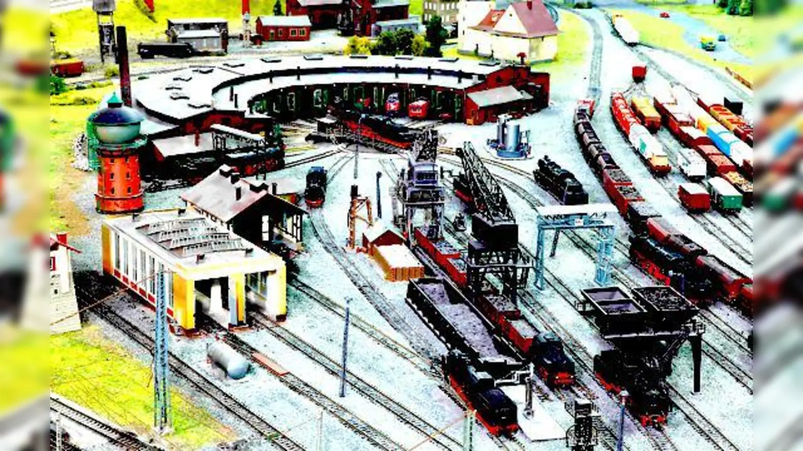 Ein Bahnbetriebswerk en miniature: ein Traum für alle Eisenbahnfreunde, zu  besichtigen im Miniland in Kirchheim-Heimstetten.	 (Foto: VA)