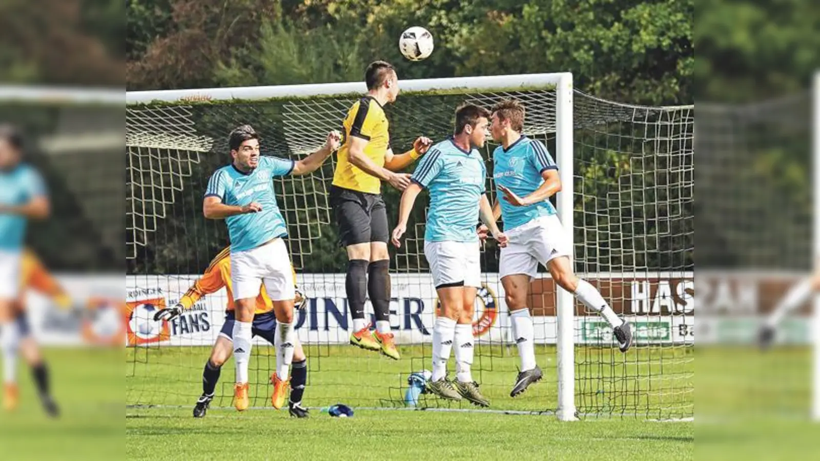 Gut gestartet ist die SpVgg Feldmoching (hellblau): Nach fünf Spielen steht die Mannschaft aus dem Münchner Norden ungeschlagen auf Platz eins.	 (Foto: Christian Riedel)