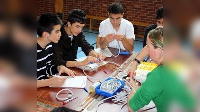 Praktische Aufgaben mussten die Hauptschüler an 20 Stationen bewältigen.	Foto: job (Foto: job)