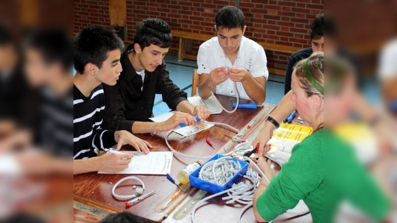 Praktische Aufgaben mussten die Hauptschüler an 20 Stationen bewältigen.	Foto: job (Foto: job)