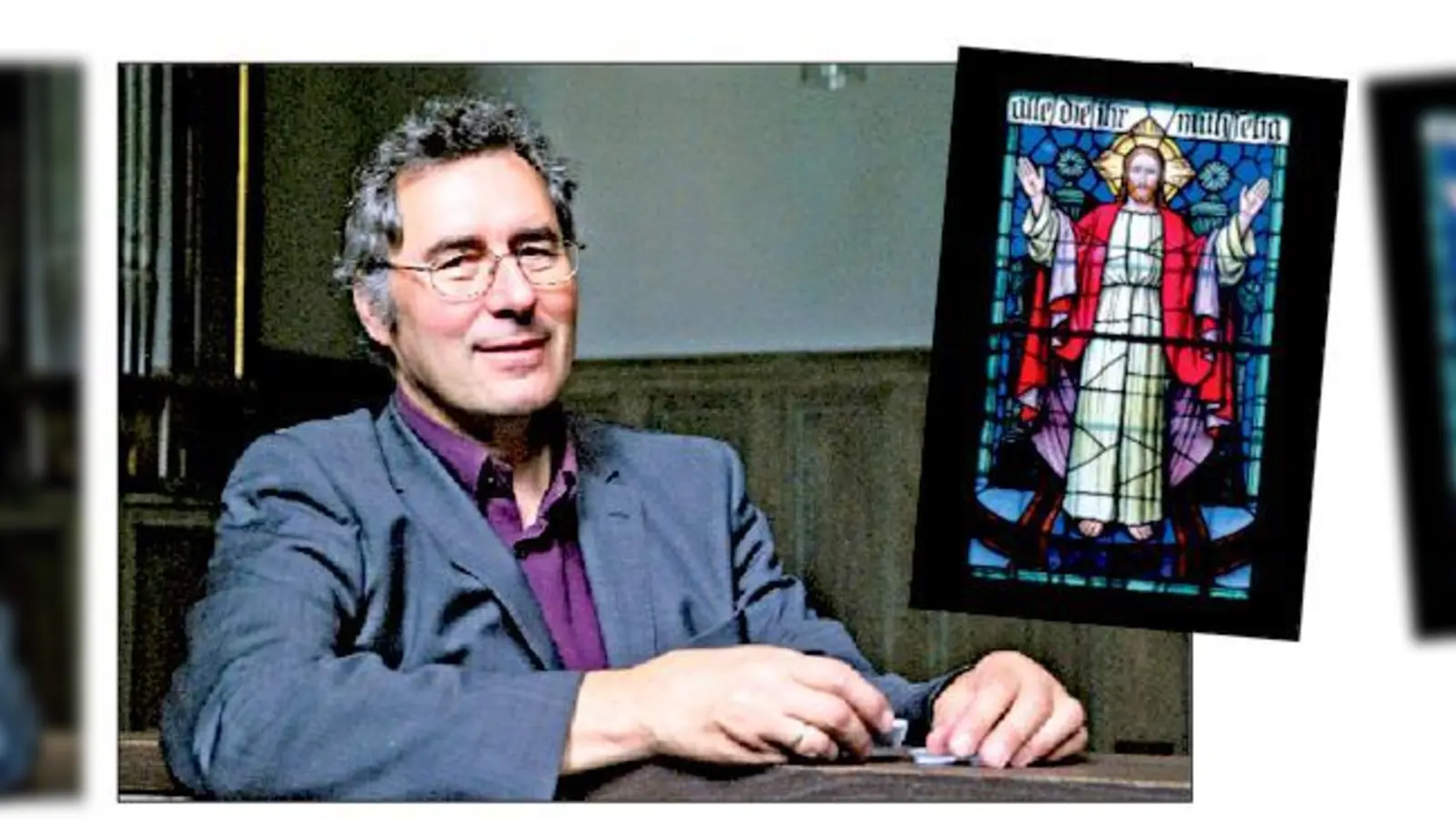 Pfarrer Günter Breit und Glasfenster der Klinikkirche, das einen Satzteil aus dem Matthäusevangelium zeigt.	 (Foto: DB München, Jeanette Isfahanian, STKM)