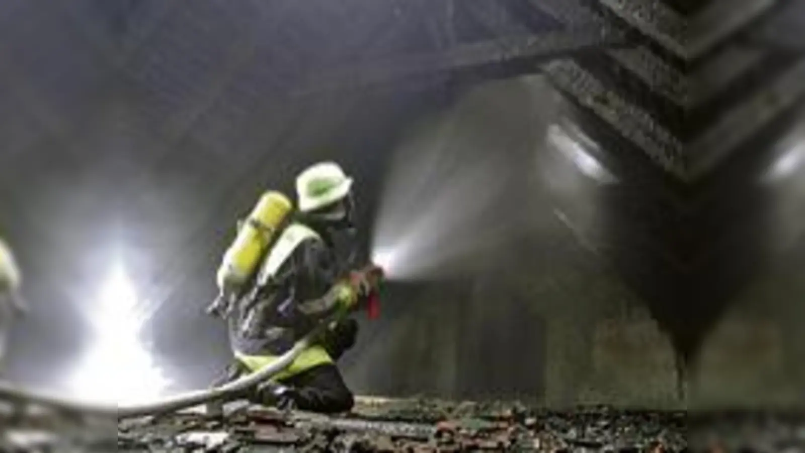 Erfolgreich bekämpfte die Feuerwehr einen Dachstuhlbrand in Giesing. 	 (Foto: Feuerwehr)