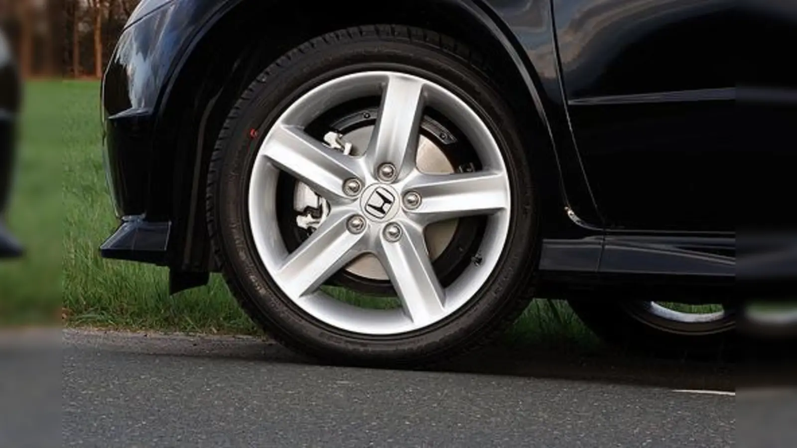 Sommerreifen (Foto: Flickr, Dirk Vorderstraße, Bestimmte Rechte vorbehalten)