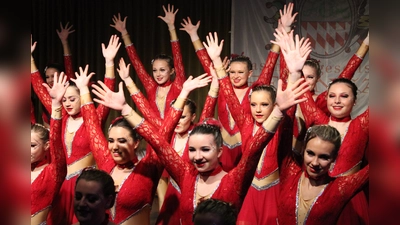 Teilnehmer aus 20 Vereinen des Bezirks Oberbayern zeigten beim Gardetreffen ihr Können. (Foto: Feringa)