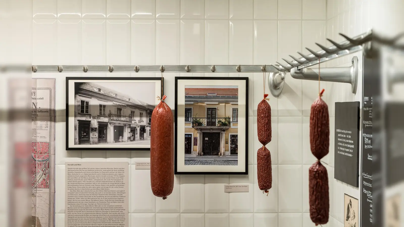 Schauplätze von Ödön von Horváths Literaturwelten sind in der Ausstellung sehr anschaulich zu sehen: etwa „Oskars gediegene Fleischhauerei“. (Foto: KHM-Museumsverband)