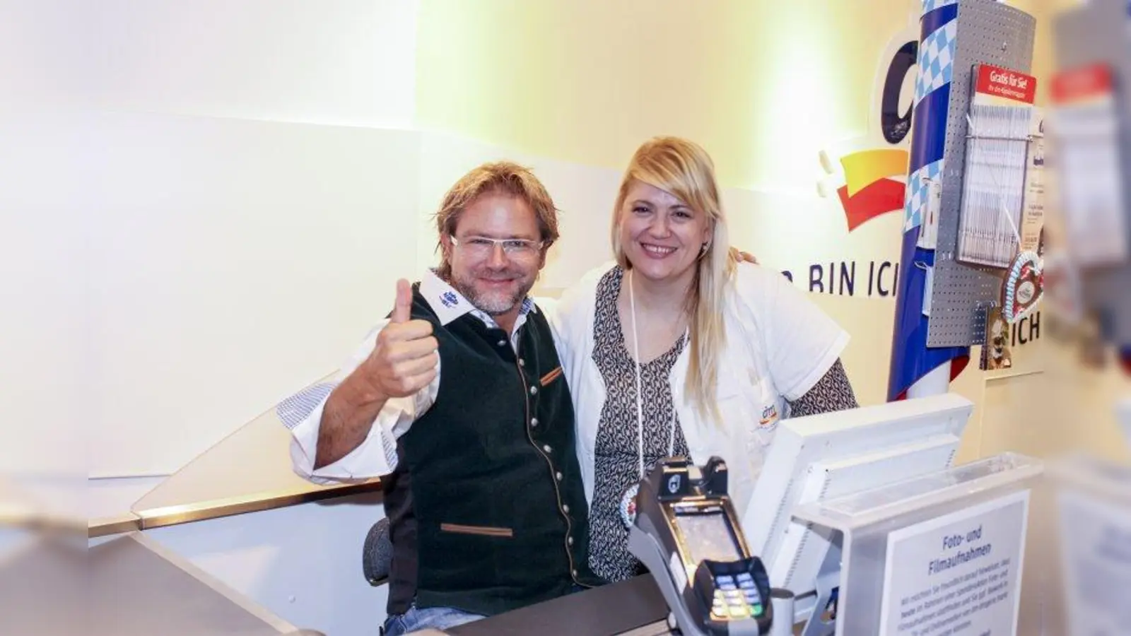 Andy Karg von Radio Arabella saß in den Stachus-Passagen an der Kasse. (Foto: dm)