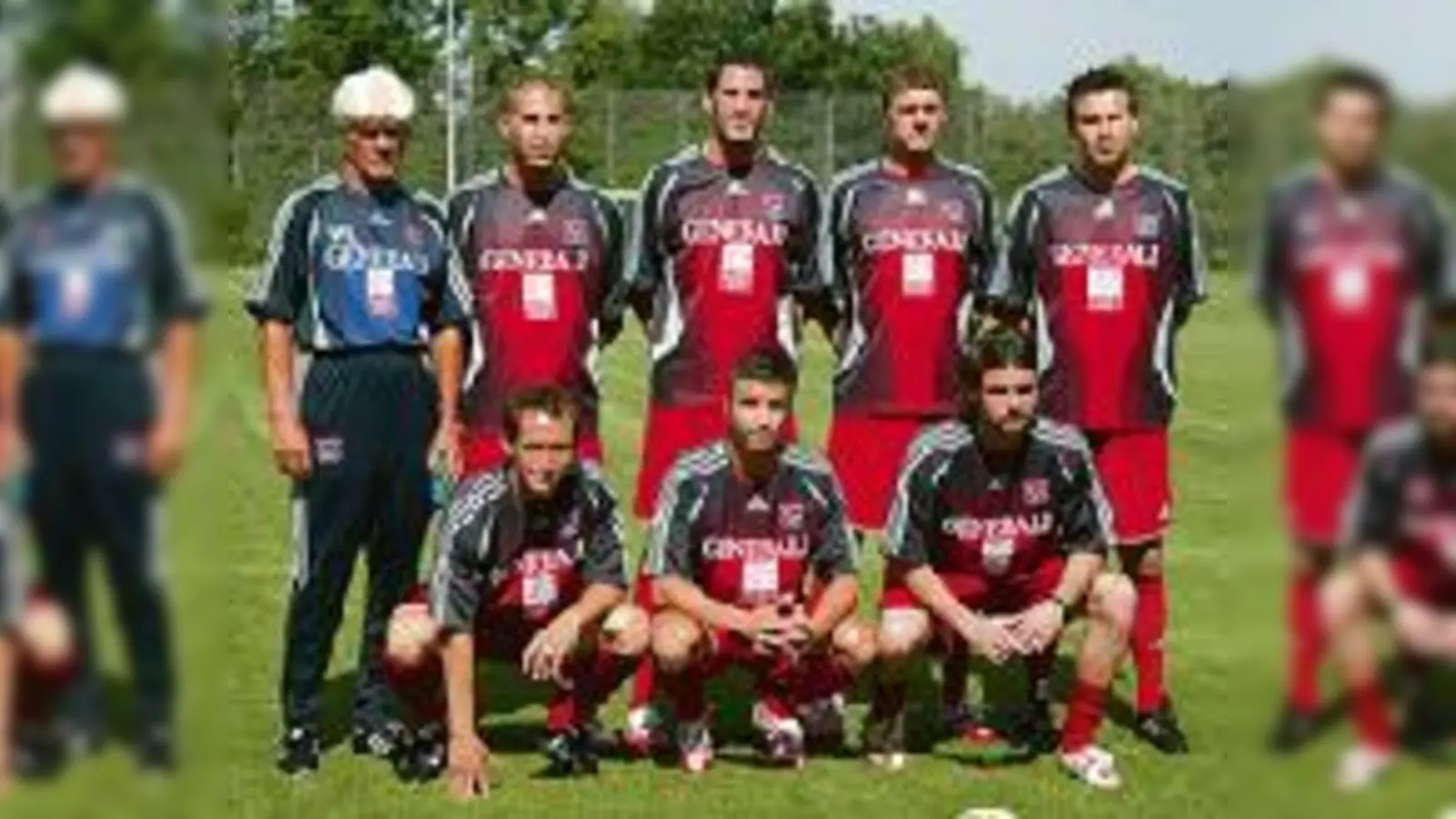 Trainer Werner Lorant (ganz links) und seine neuen Leistungsträger.  (Foto: sok)