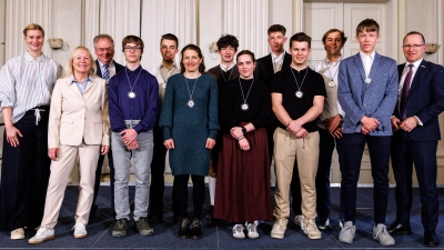 Bei der Schulsportehrung in der Residenz München wurde das Team Rudern WK II Jungen des Ignaz-Taschner-Gymnasiums als 3. Bundessieger bei „Jugend trainiert für Olympia &amp; Paralympics“ geehrt. (Foto: Matthias Balk/Bayerisches Staatsministerium für Unterricht und Kultus)