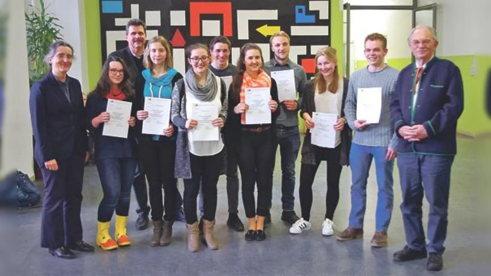Diese acht Schülerinnen und Schüler des MTG in der Au haben im Schulalltag besonderes Engagement gezeigt und bekamen dafür einen Preis.	 (Foto: Schule)