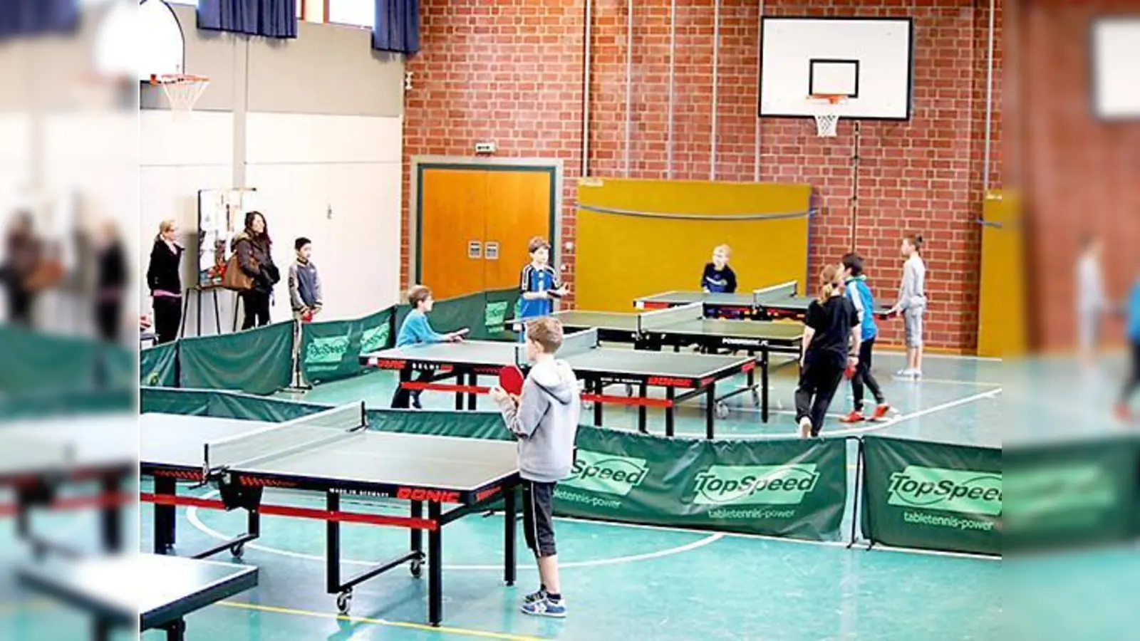 Voller Eifer schwangen bei den mini-Meisterschaften die jungen Spieler ihren Schläger. 	 (Foto: SVN)