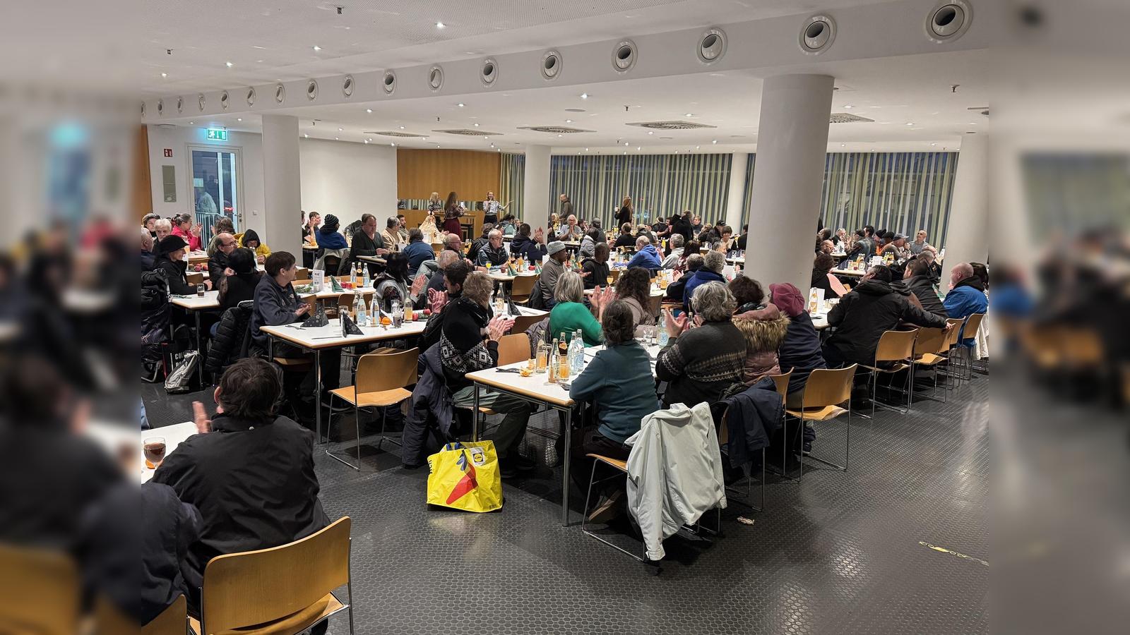 Weihnachtsessen-im-KVR-Obdachlose-verbringen-einen-angenehmen-Abend