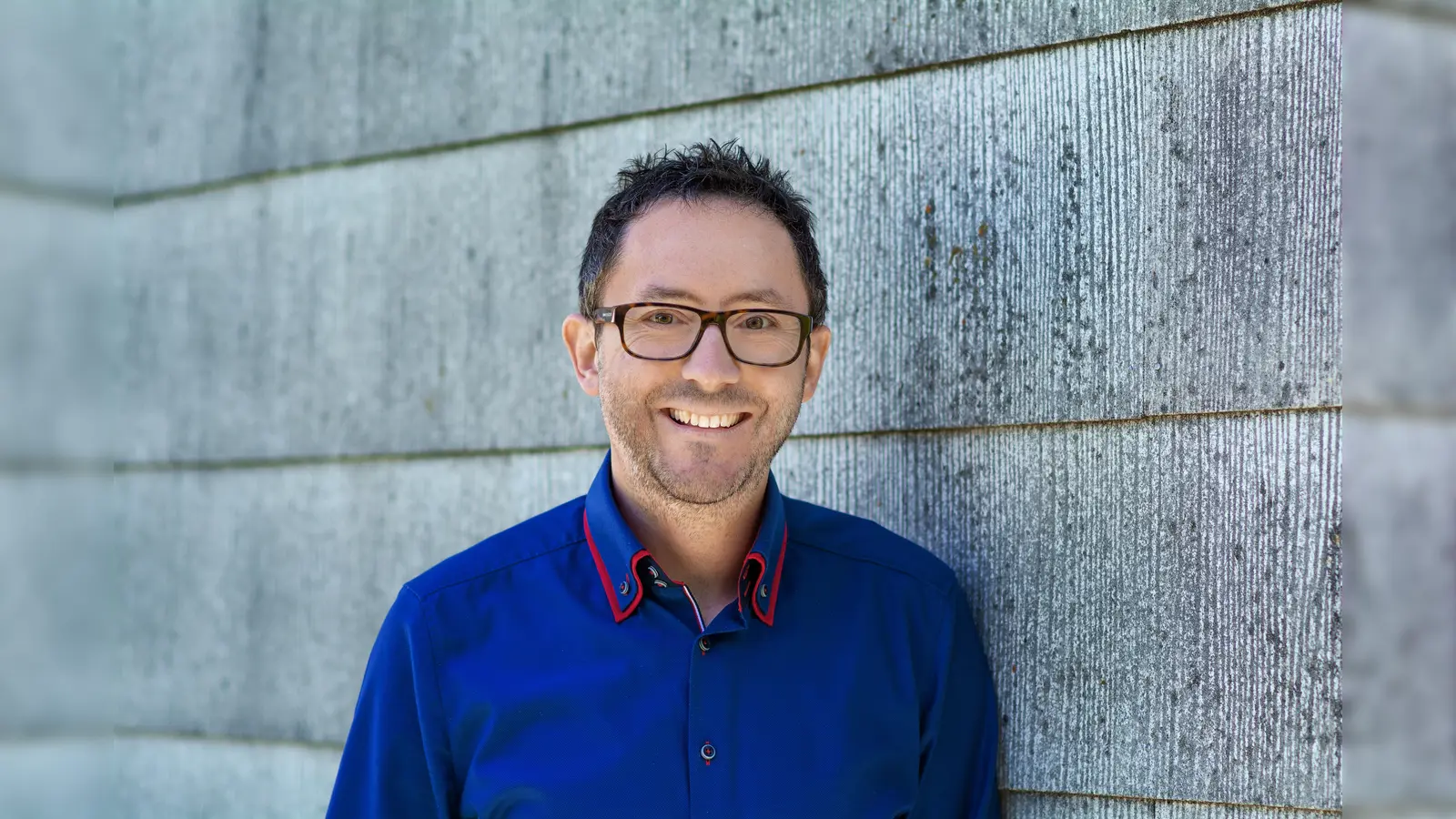 Wolfgang F. Hofer holt in Dorfen seinen 150. Auftritt als Autor und Heimatdichter nach.  (Foto: Markus Krompass)