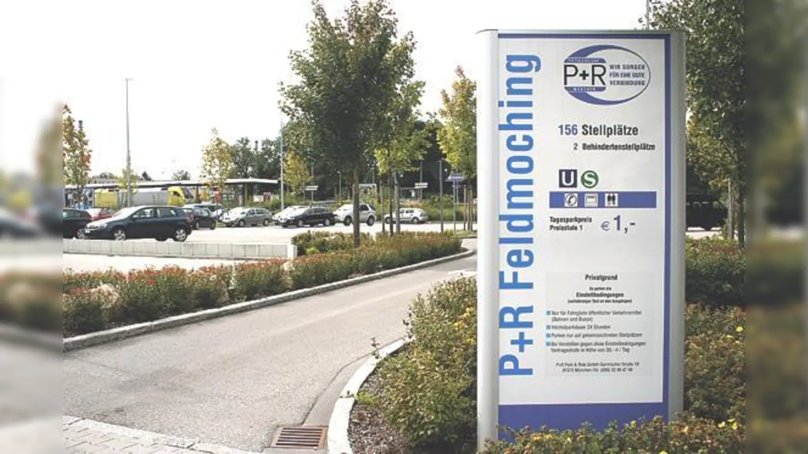 Anwohner-Beschwerde im  (Foto: Das Auto werde von vielen S-Bahnfahrern nicht auf der P+R-Anlage abgestellt, sondern in den angrenzenden Straßen. 	 ws)