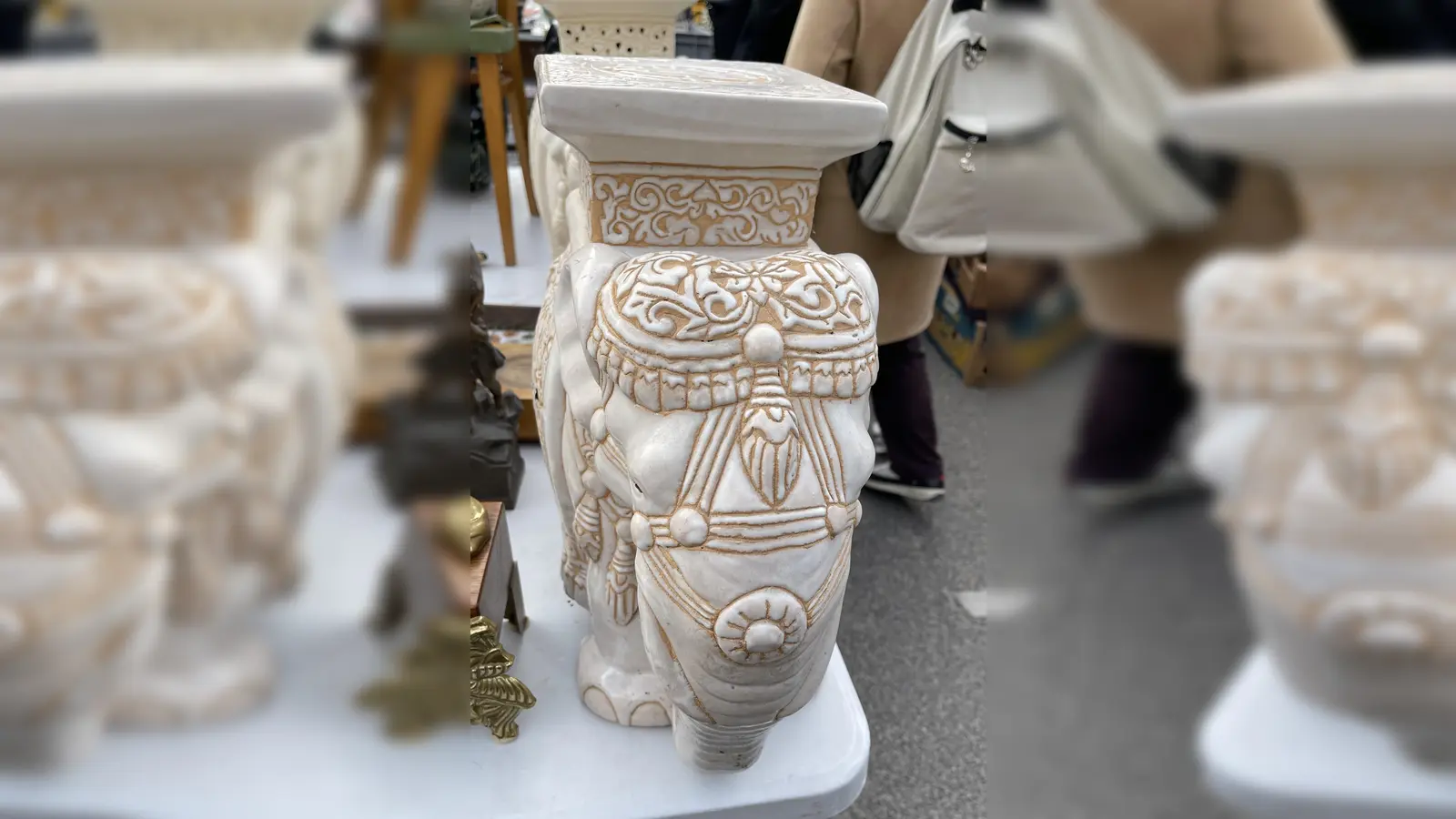 Schönes und Nützliches findet man auf dem Flohmarkt in Sauerlach. (Foto: hw)