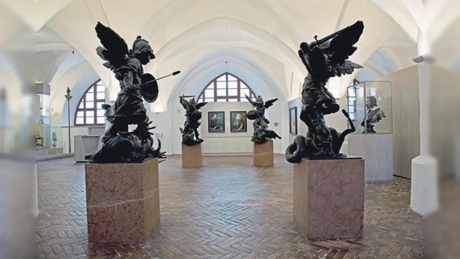 Blick auf vier originale Heldenputti von der Mariensäule, gefertigt von Ferdinand Murmann um 1640, zu sehen im Moriskensaal der Dauerausstellung. 	 (Foto: Münchner Stadtmuseum)