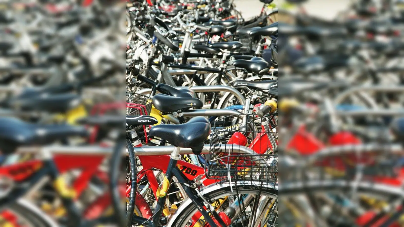 Die kommunale Stellplatzsatzung könnte um eine Fahrrad-Abstellsatzung ergänzt werden. (Foto: Marc Tollas/pixelio.de)