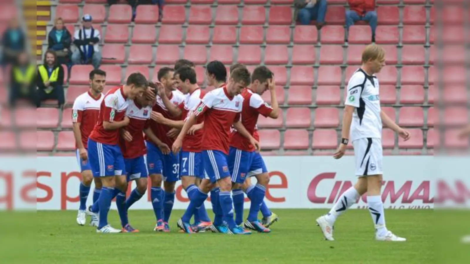 Ein Tor gab es für die SpVgg Unterhaching in Regensburg nicht zu feiern. Aber das 0:0 war dennoch ein guter Auftakt in die Saison 2013/14.	  (Foto: Daniel Glasl/Archiv)