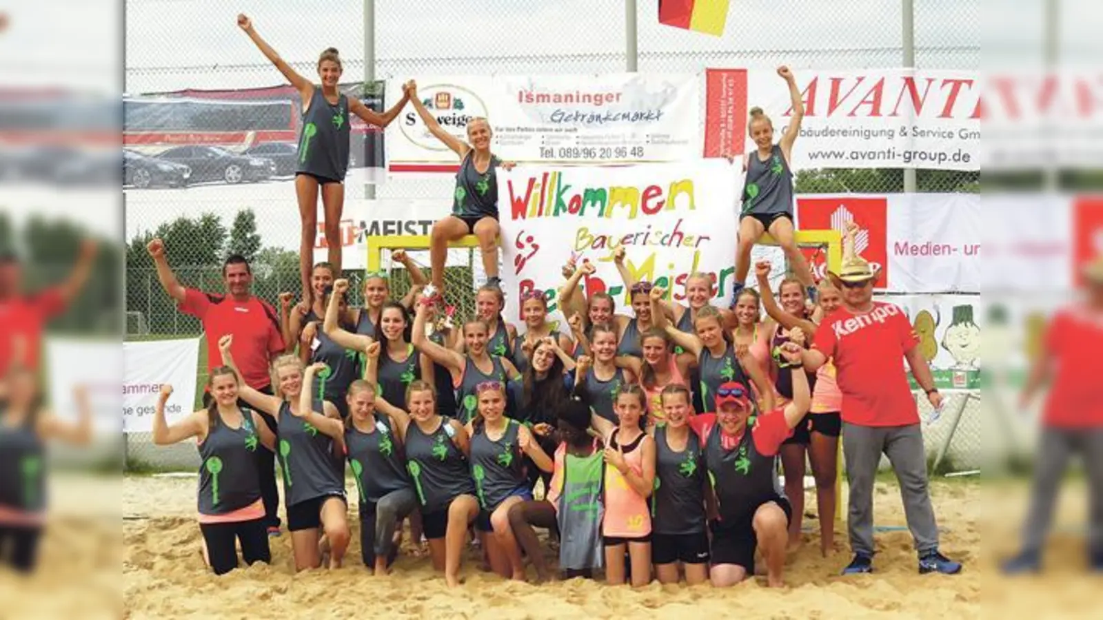 Mehr als einen Grund zum Feiern hatten die Beachhandballerinnen des TSV Schleißheim am Wochenende.	 (Foto: TSV Schleißheim)