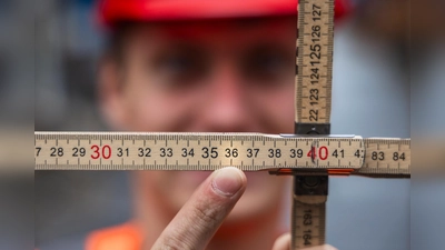 In 36 „Zollstock-Monaten“ vom Azubi zum Gesellen: Noch ist es nicht zu spät, eine Ausbildung im Kreis Starnberg zu beginnen. (Foto: IG BAU)