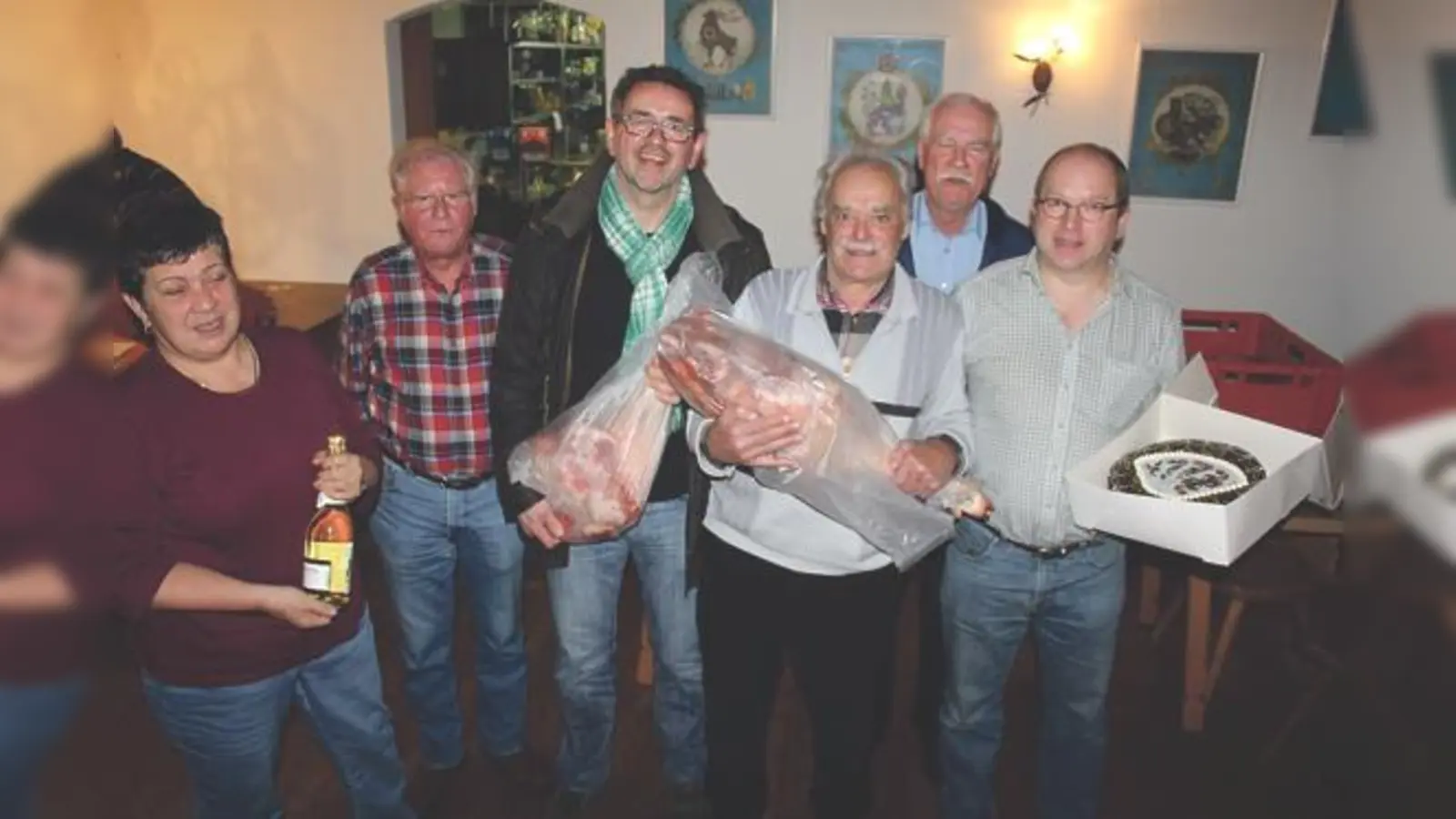 Die Gewinner des SKK-Schafkopfrennens mit ihren verdienten Preisen.	 (Foto: oha)