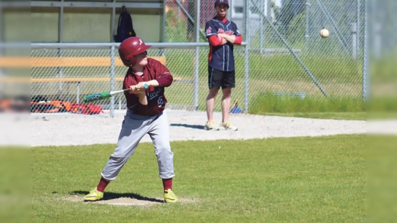 Augen und Konzentration sind ganz auf den Ball gerichtet: Sebastian Vaupel beim Schlag.	 (Foto: VA)