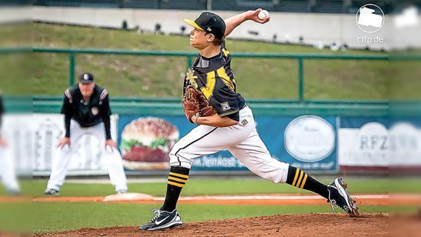 Spieler Lukas Steinlein gibt alles am vergangenen Samstag in Mannheim. 	 (Foto: Walter Keller)