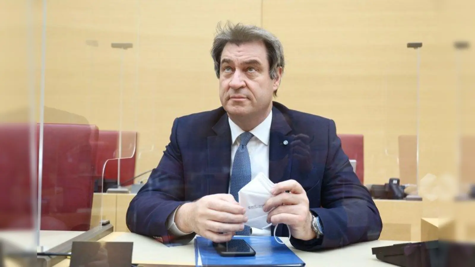 Markus Söder: „Ich weiß, dass gerade im Handel Existenzen bedroht sind. Da gibt es aber am Ende mit den finanziellen Hilfen, wenn sie dann da sind, einen guten Ausgleich. Im Bereich unserer Kinder und Jugendlichen ist der Ausgleich aber viel schwieriger. Da kann nichts so leicht nachgeholt werden. Ich bitte deswegen immer darum, dass wir in all den Debatten bei aller Leidenschaft für die wirtschaftlichen Fragen nie die gesellschaftliche Dimension außer Acht lassen. Schule und Kita haben für mich – wie für viele andere – eine ganz, ganz hohe Priorität.“ (Foto: Stefan Obermeier / Bildarchiv Bayerischer Landtag)