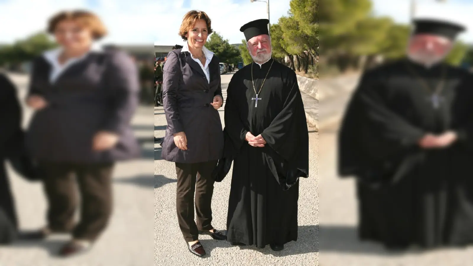 Auf Visite in Athen: Bayerns Familienministerin Christine Haderthauer mit Erzpriester Malamoussis in der griechischen Hauptstadt.  (Foto: Privat)
