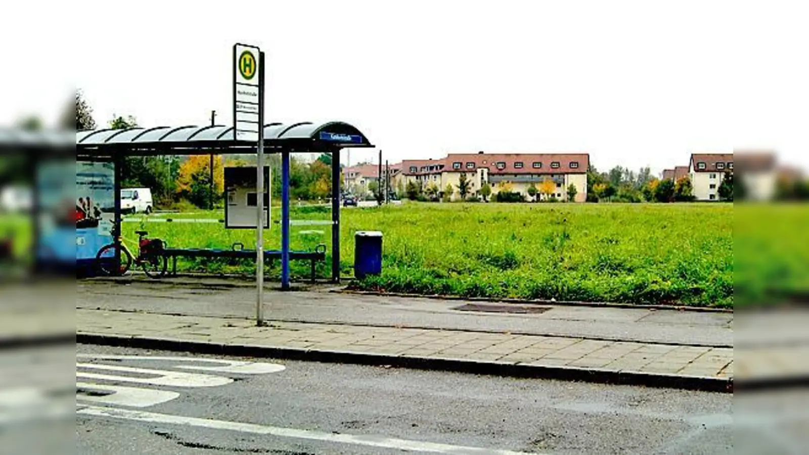 Auf diesem Areal an der Rennbahnstraße soll ein  Lebensmittelmarkt gebaut werden.	 (Foto: ikb)