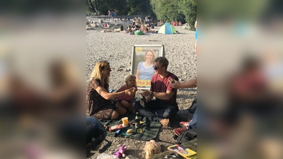 Julika Sandt lud am Tag der offenen Gesellschaft zum Flaucherpicknick ein. (Foto: FDP)