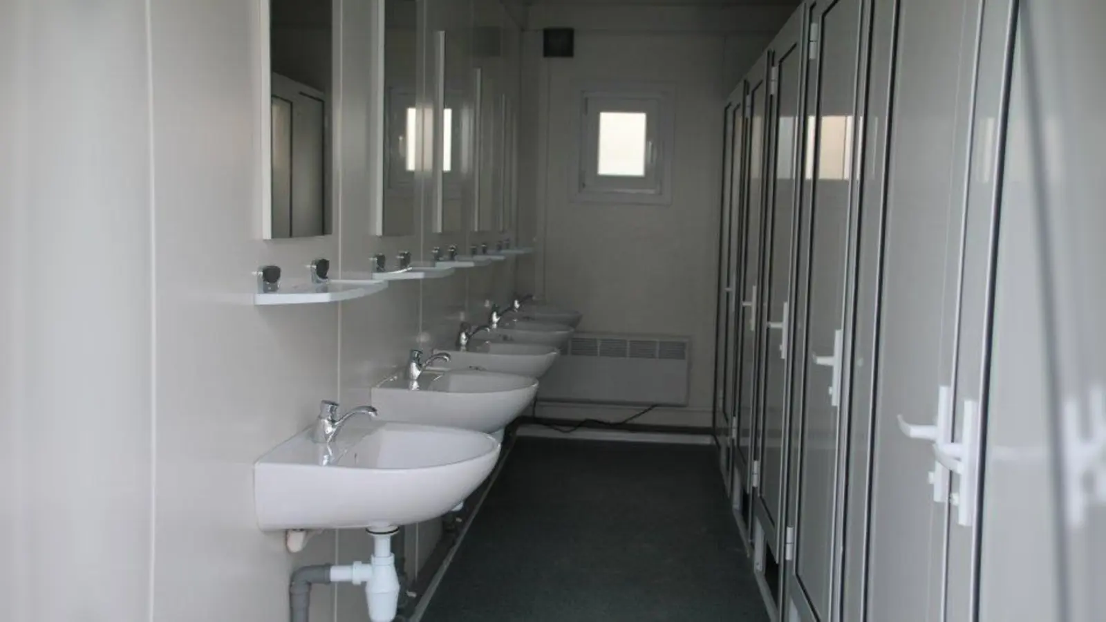 Blick in einen der Sanitärcontainer. (Foto: bb)