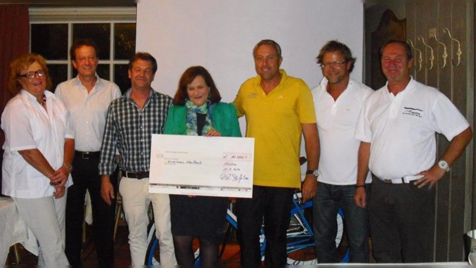 Durch Startgelder, Spenden und Sponsoring durch Kunden und Geschäftspartner von Skyline konnte eine Spendensumme in Höhe von 10.350 Euro dem Kinderhaus „AtemnReich” übergeben werden. (Foto: pi)