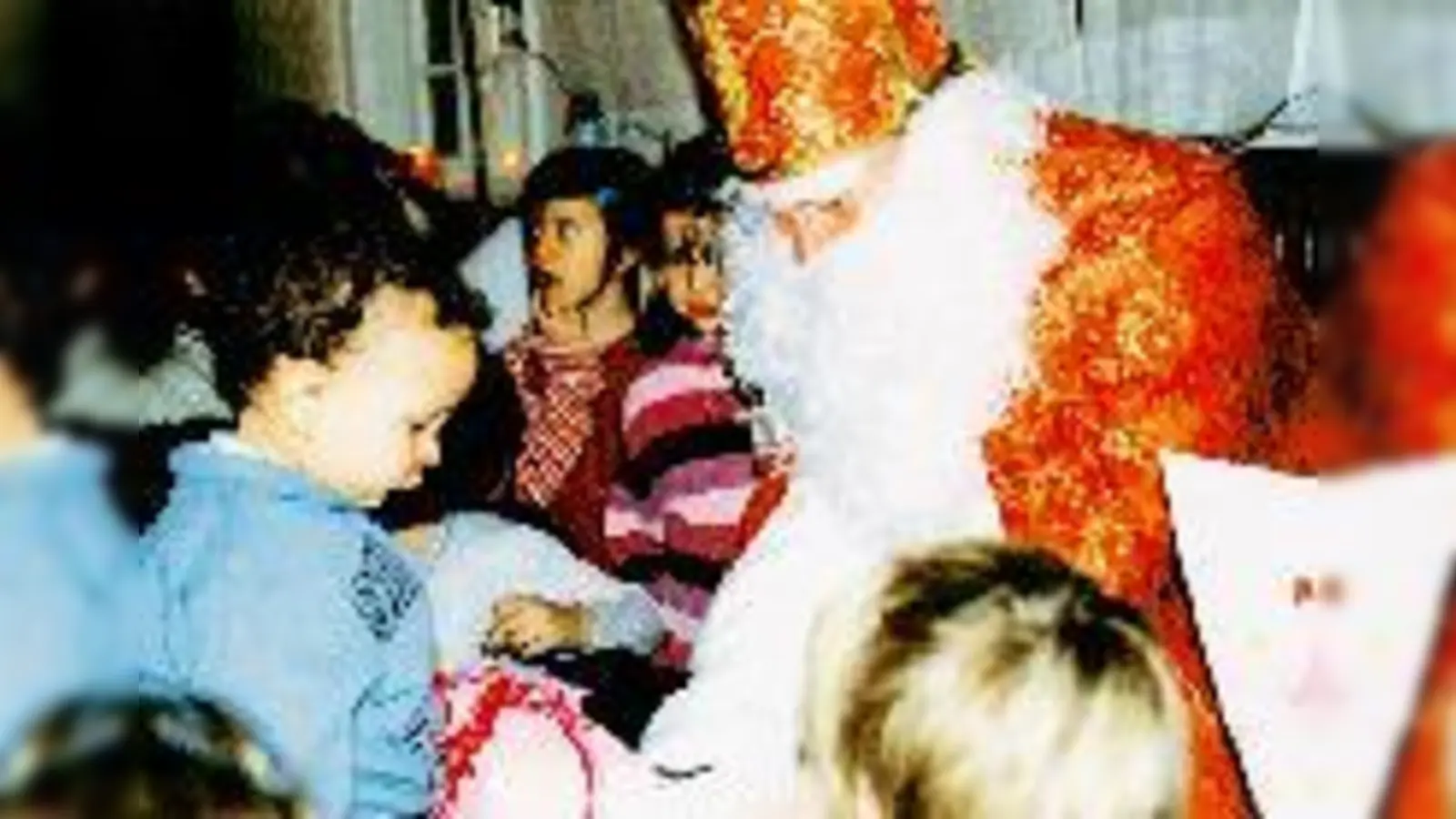 Brav oder nicht brav? Egal. In Schwabing geht kein Kind leer aus. Manche dürfen sich aber eine Gardinenpredigt vom Nikolaus anhören.	 (Foto: Seidlvilla)