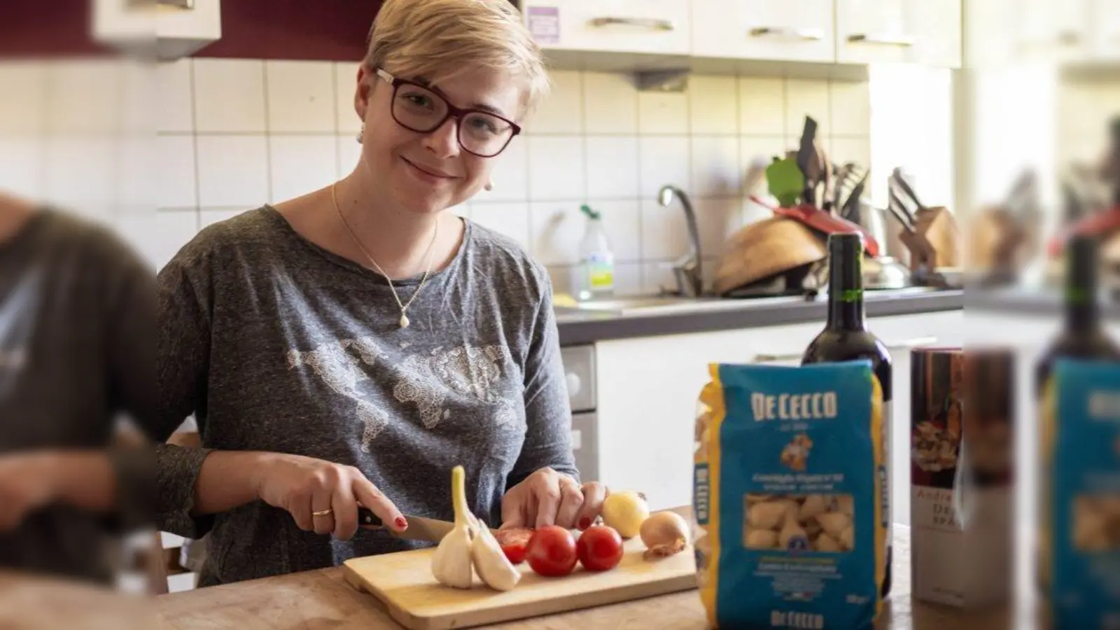 „Als ich vor einigen Jahren 'Der Kavalier der späten Stunde' gelesen habe, stieß ich auf das Rezept für 'pirciatich’abbruscianu'”, erzählt Seija Knorr-Köning. Hier kocht sie es nach. (Foto: pr)