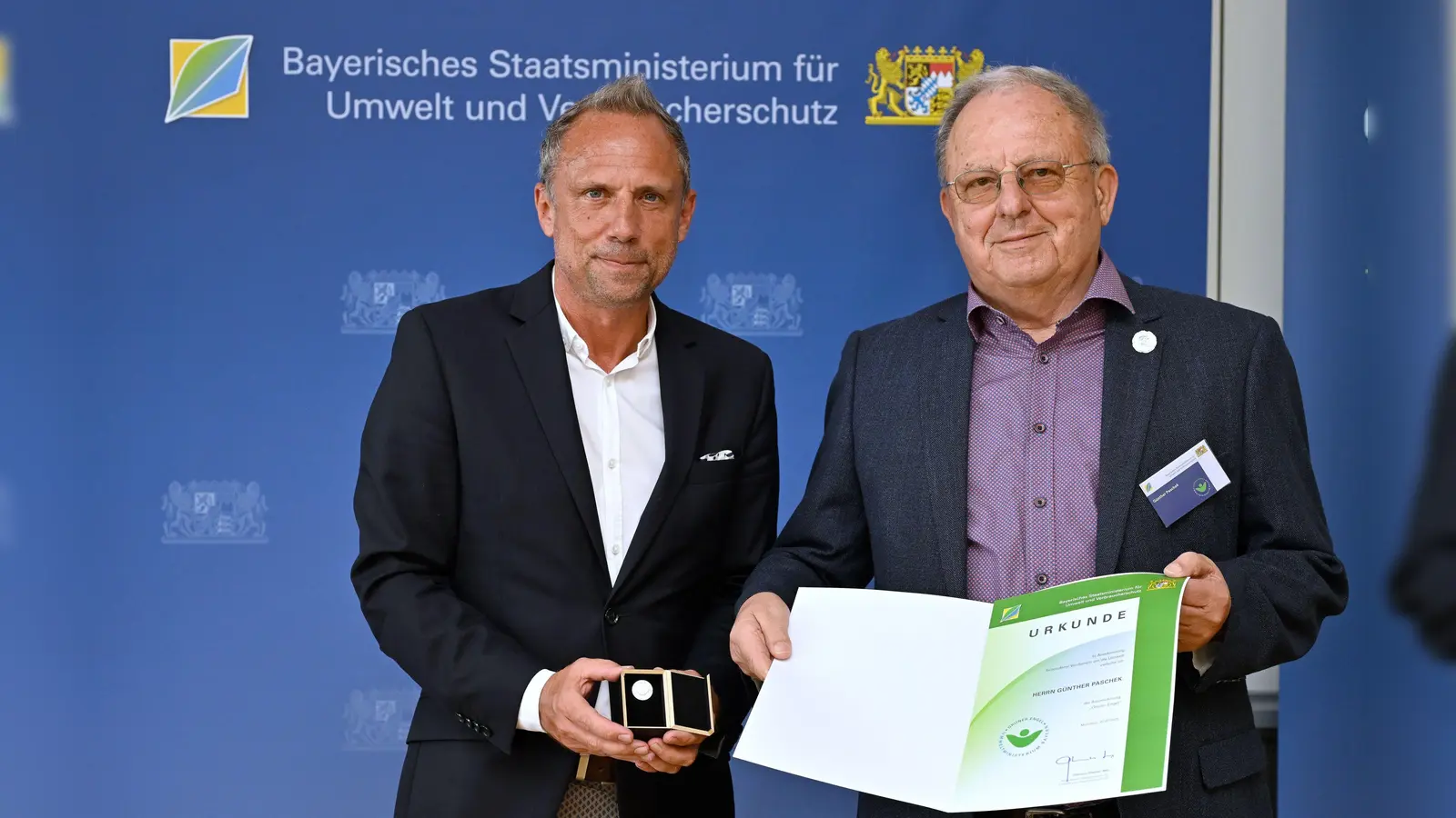 Für seinen Jahrzehnte langen Einsatz für den Erhalt wichtiger Lebensräume erhielt Günther Paschek den Grünen Engel. (Foto: LBV)